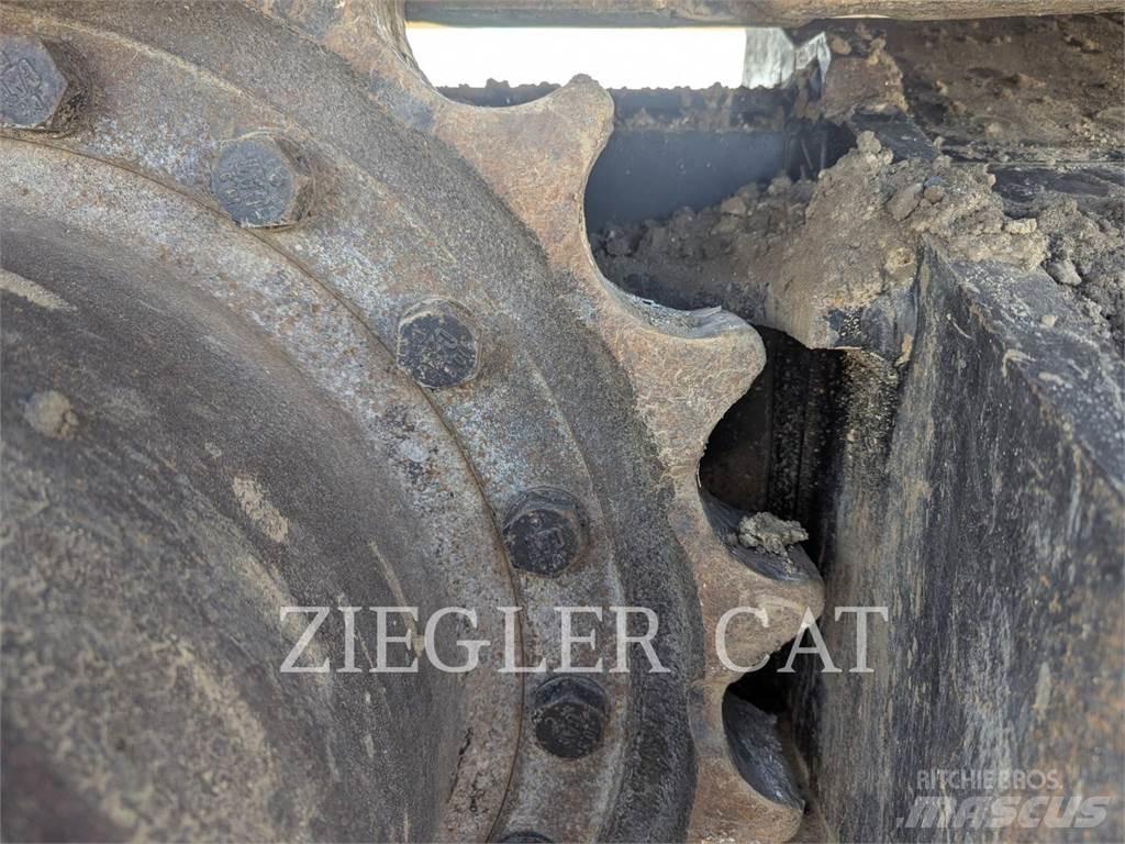 CAT 330-07 حفارات زحافة