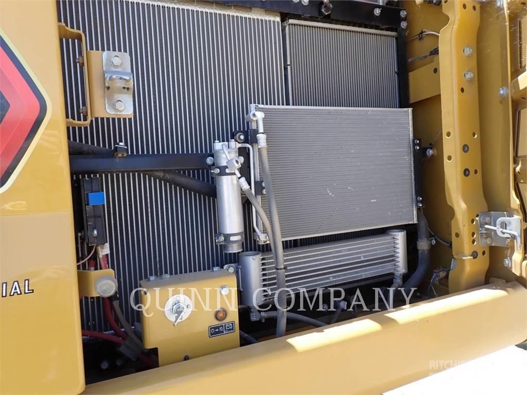 CAT 330-07 حفارات زحافة