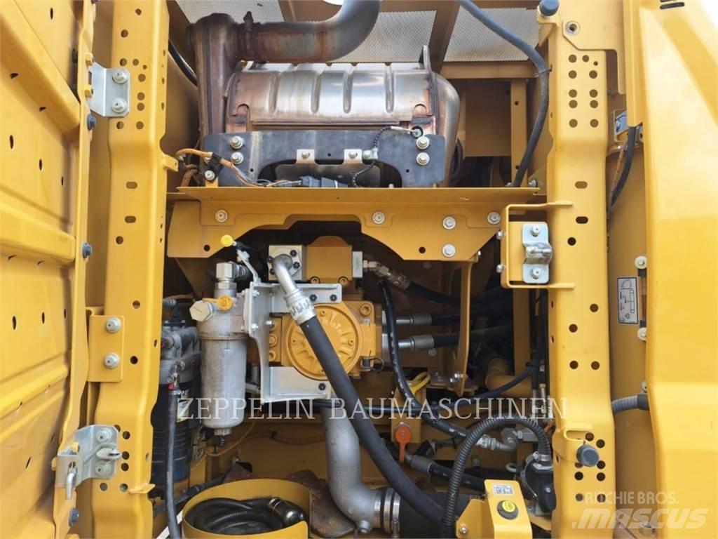 CAT 330-07 حفارات زحافة