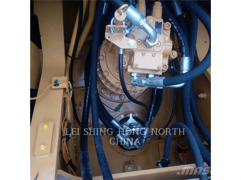 CAT 330-07 حفارات زحافة