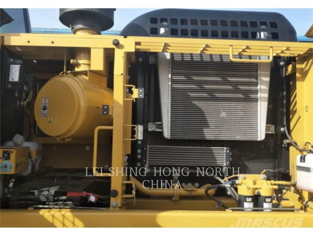 CAT 330-07 حفارات زحافة