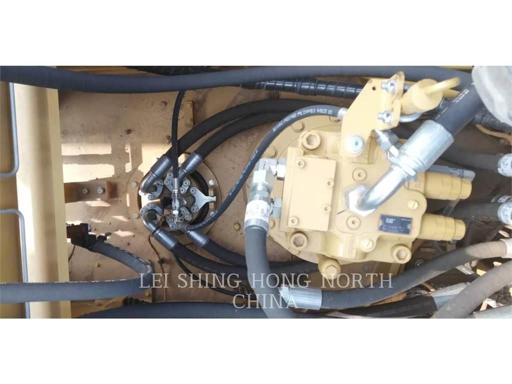 CAT 330-07 حفارات زحافة