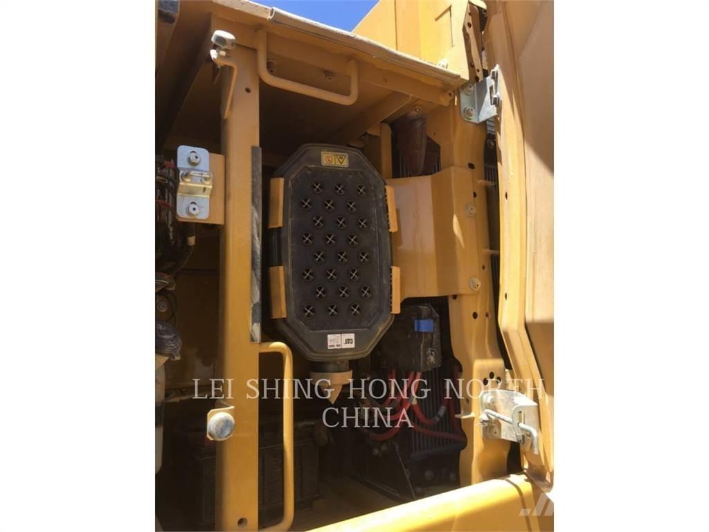 CAT 330-07 حفارات زحافة