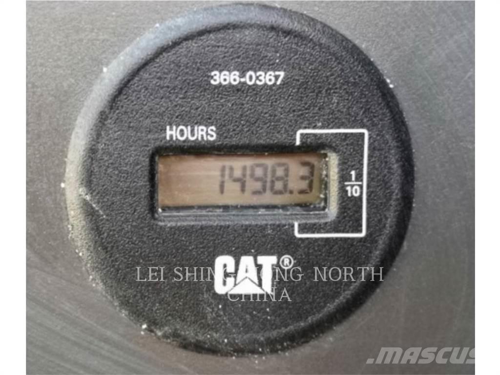 CAT 330-07 حفارات زحافة