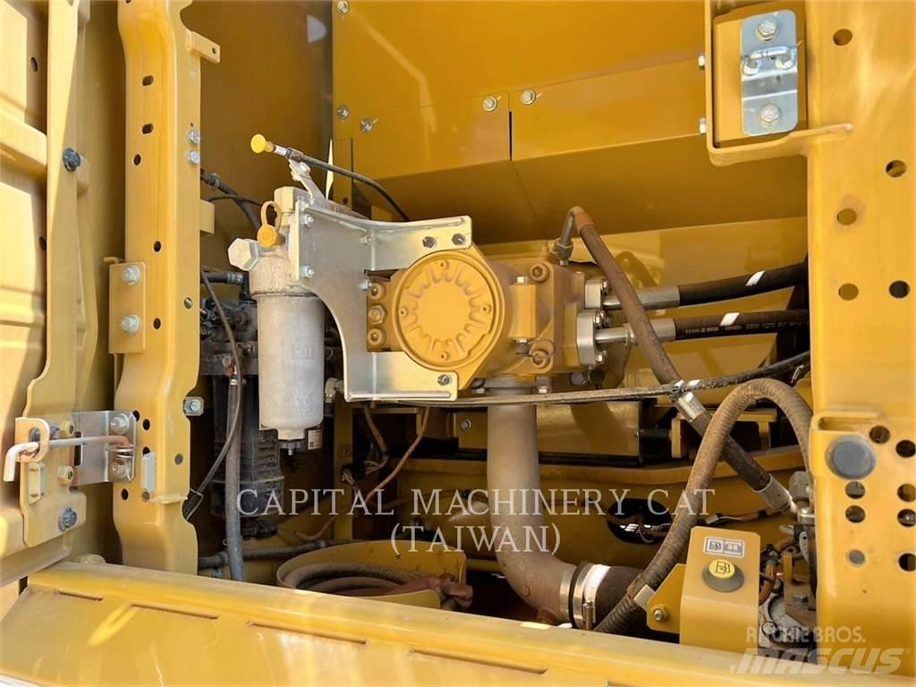 CAT 330-07 حفارات زحافة