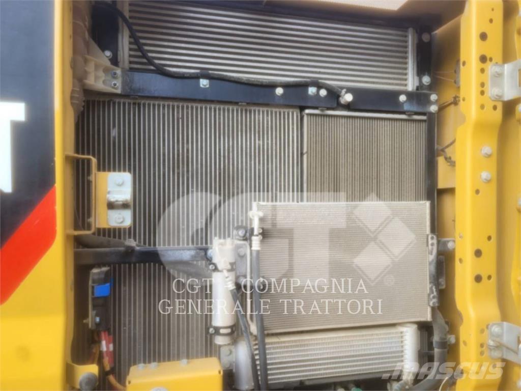 CAT 330 NG حفارات زحافة