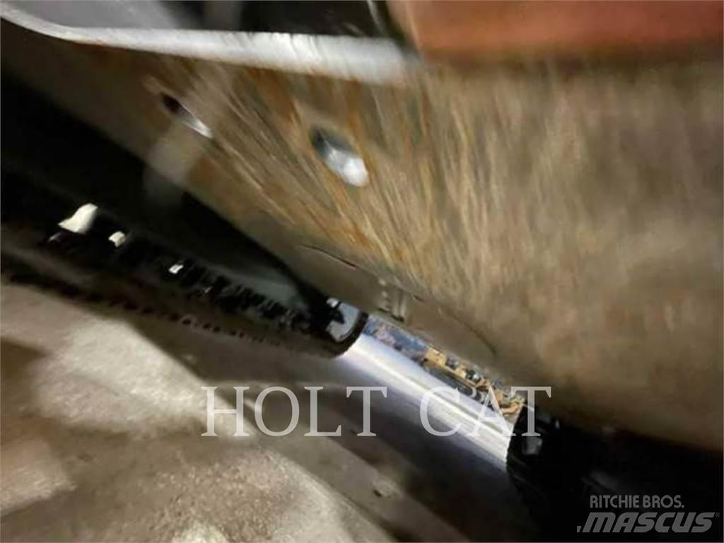 CAT 330 TC حفارات زحافة
