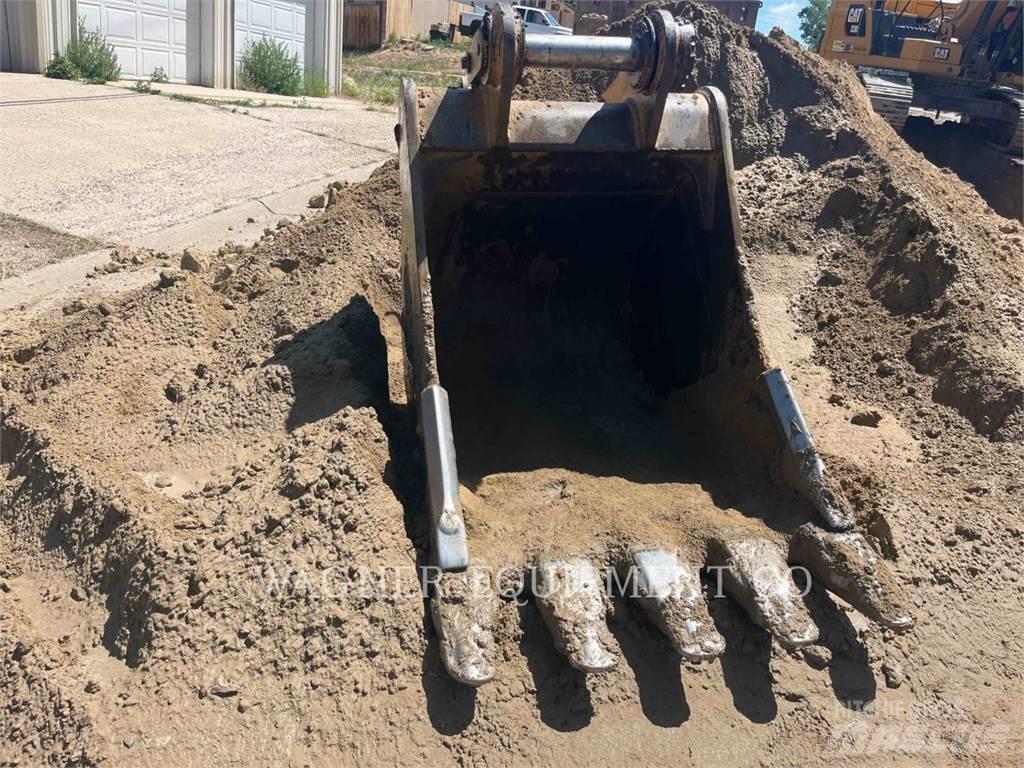 CAT 330 TC حفارات زحافة