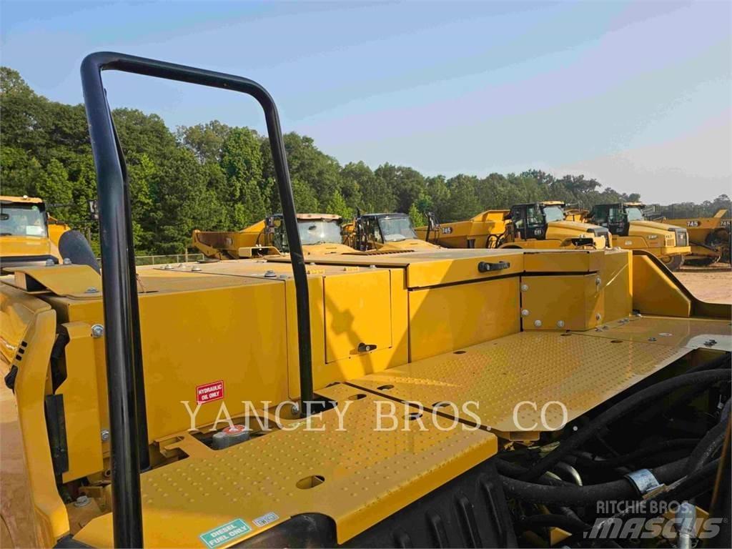 CAT 33007 حفارات زحافة