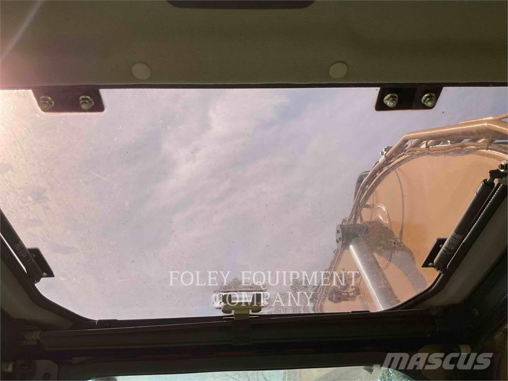 CAT 33007 حفارات زحافة