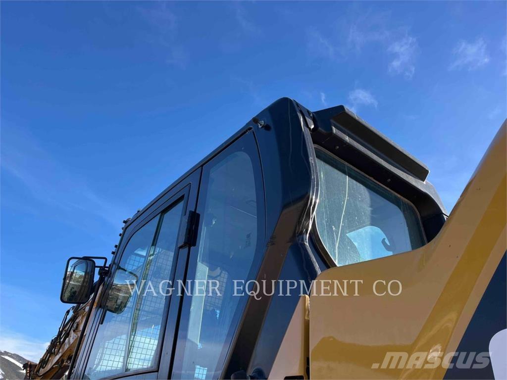 CAT 33007 حفارات زحافة