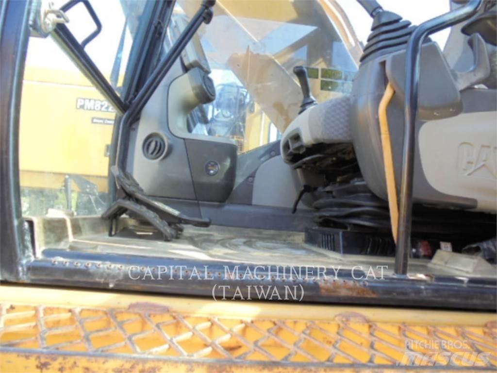 CAT 330D2L حفارات زحافة