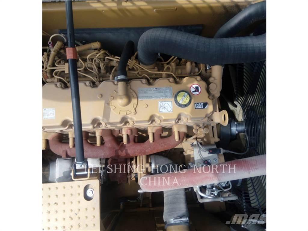 CAT 330D2L حفارات زحافة