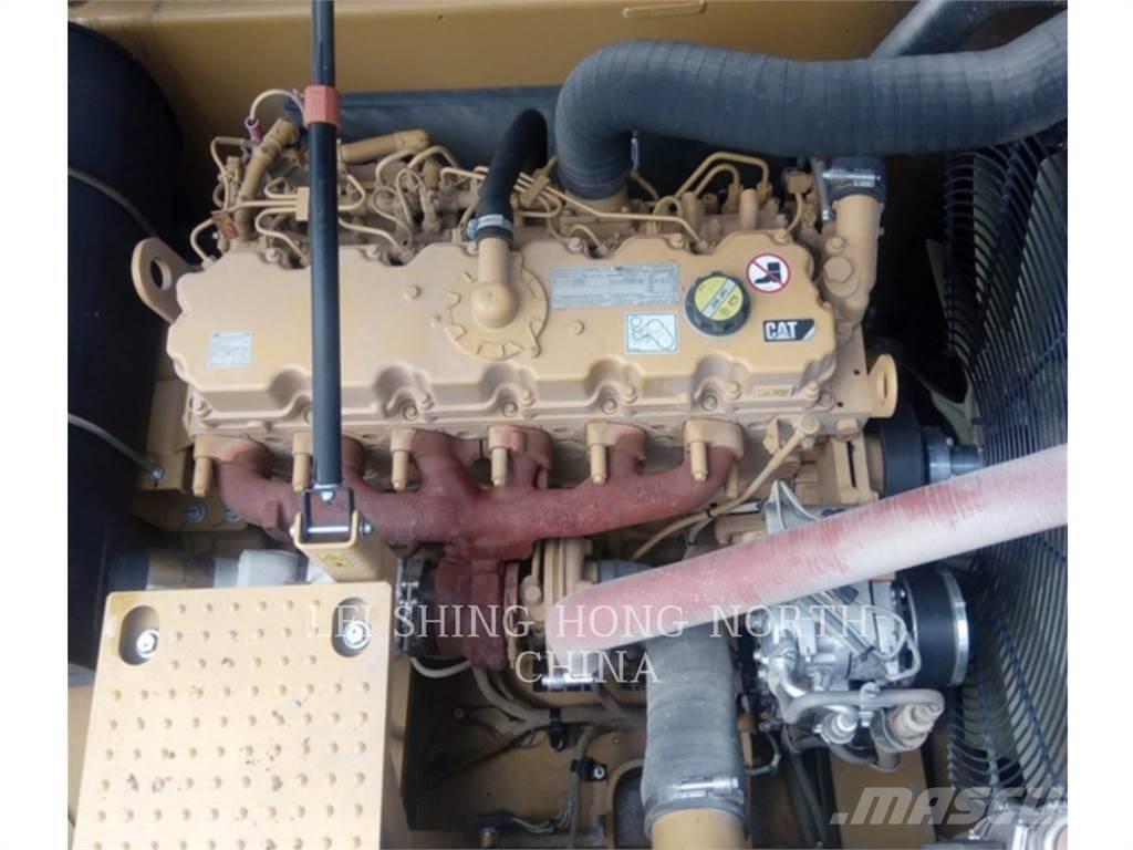 CAT 330D2L حفارات زحافة