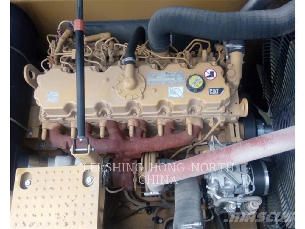 CAT 330D2L حفارات زحافة
