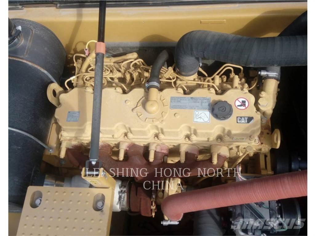 CAT 330D2L حفارات زحافة