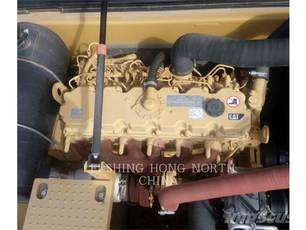 CAT 330D2L حفارات زحافة