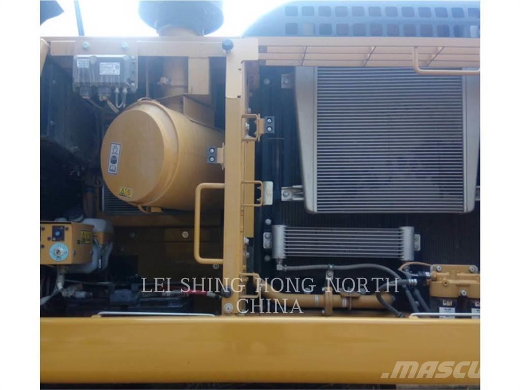 CAT 330D2L حفارات زحافة