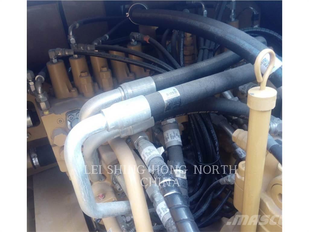 CAT 330D2L حفارات زحافة