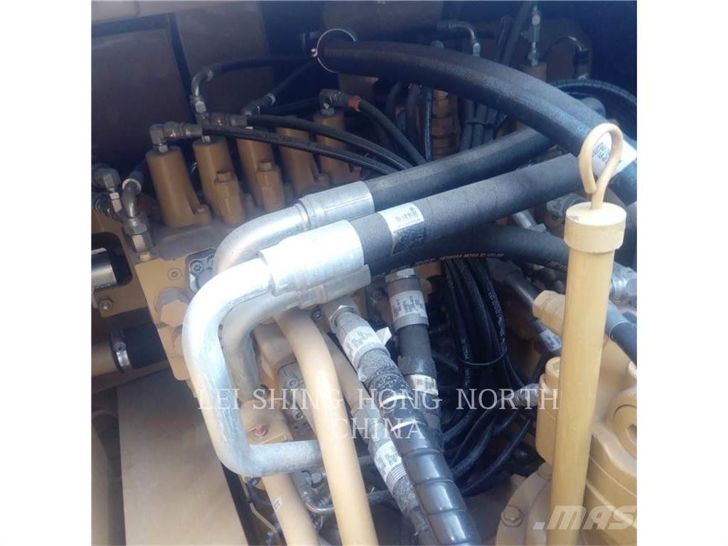 CAT 330D2L حفارات زحافة