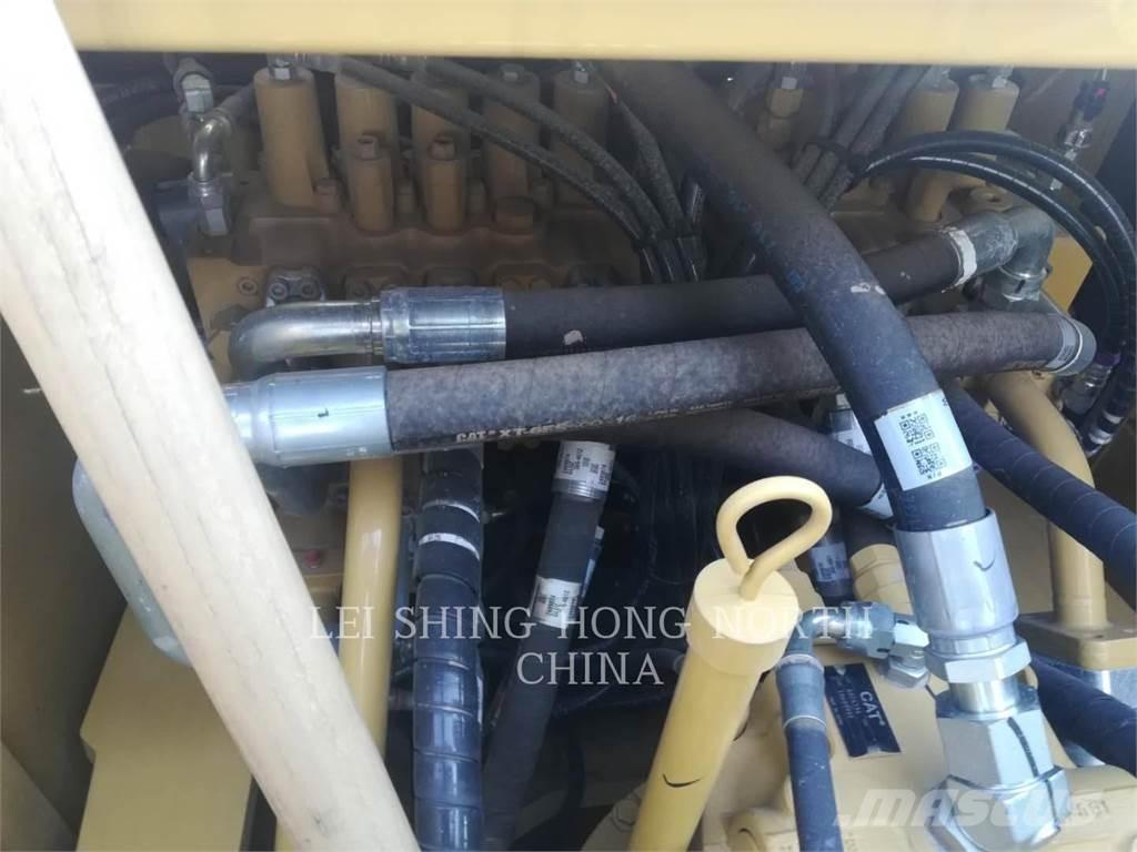 CAT 330D2L حفارات زحافة