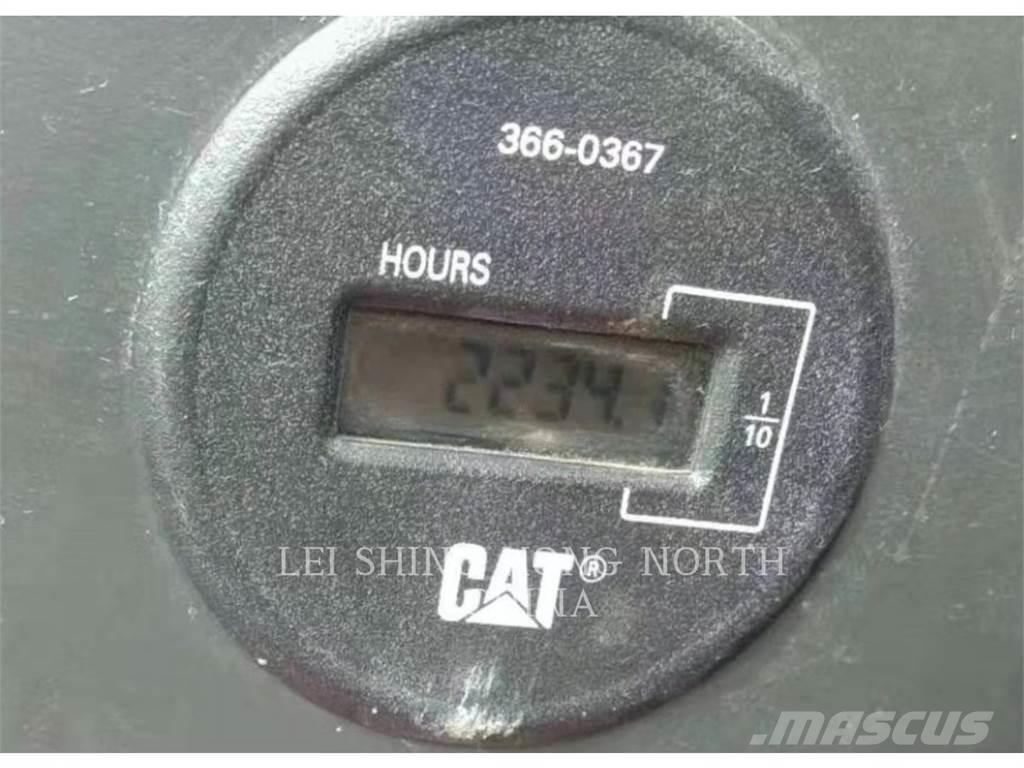 CAT 330D2L حفارات زحافة