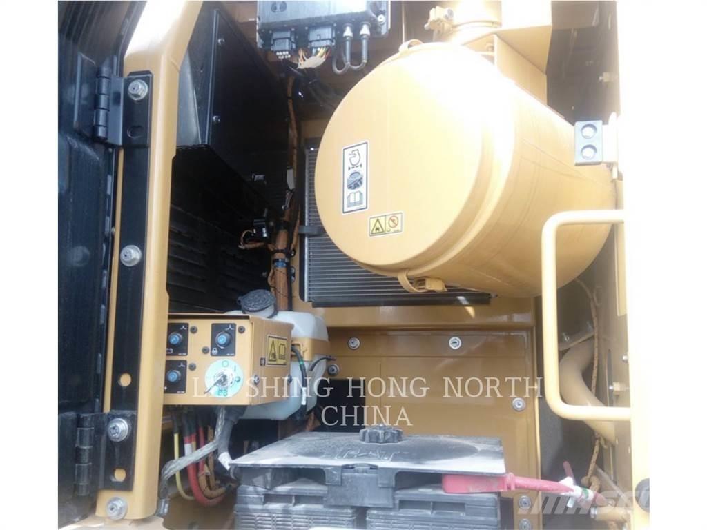 CAT 330D2L حفارات زحافة