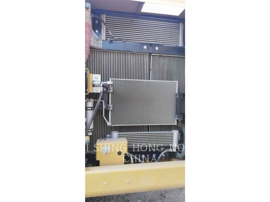 CAT 330D2L حفارات زحافة