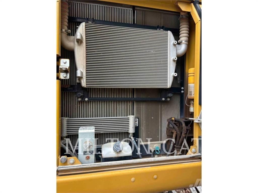CAT 330FL حفارات زحافة