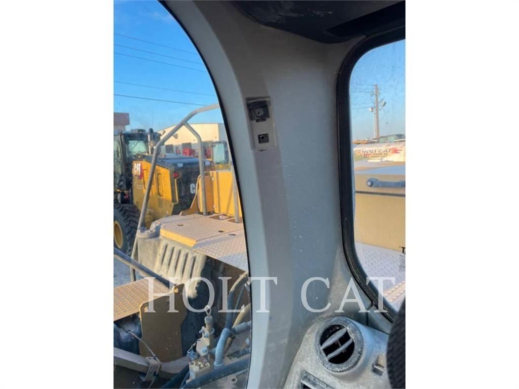 CAT 330GC حفارات زحافة