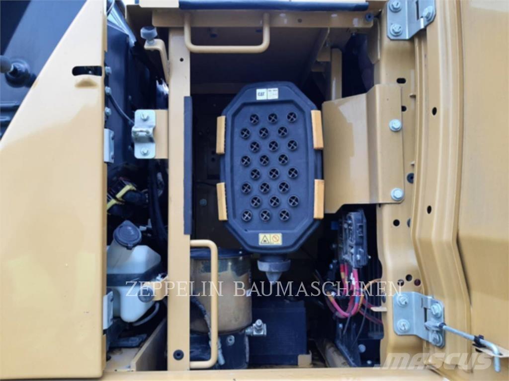 CAT 330GC حفارات زحافة