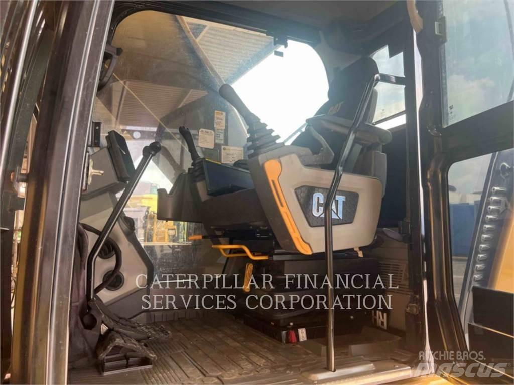CAT 333-07 حفارات زحافة