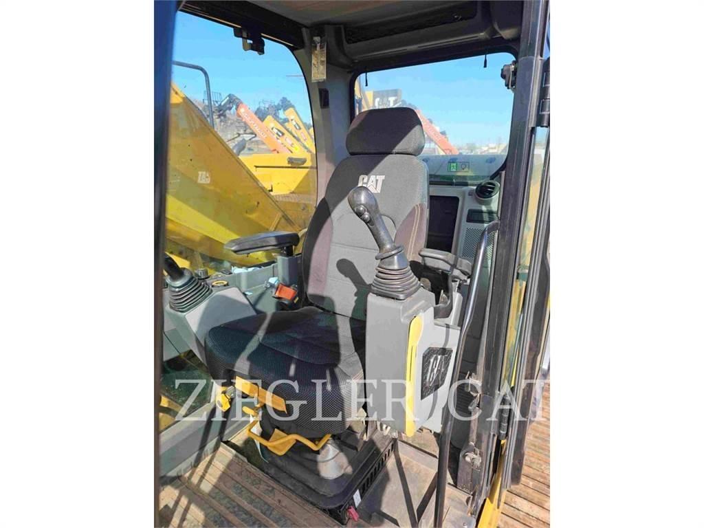 CAT 33507 حفارات زحافة