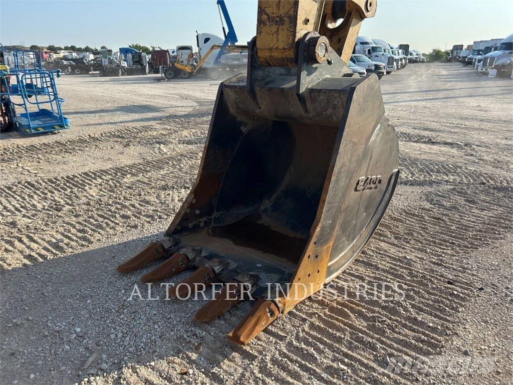 CAT 335F LCR حفارات زحافة