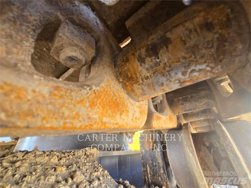 CAT 335FLCR حفارات زحافة