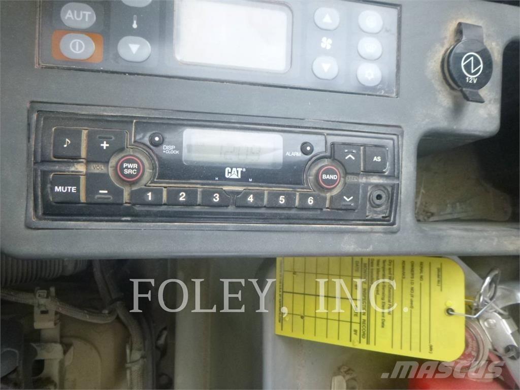 CAT 335FLCR حفارات زحافة