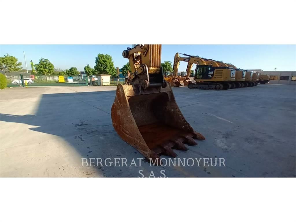 CAT 336 حفارات زحافة