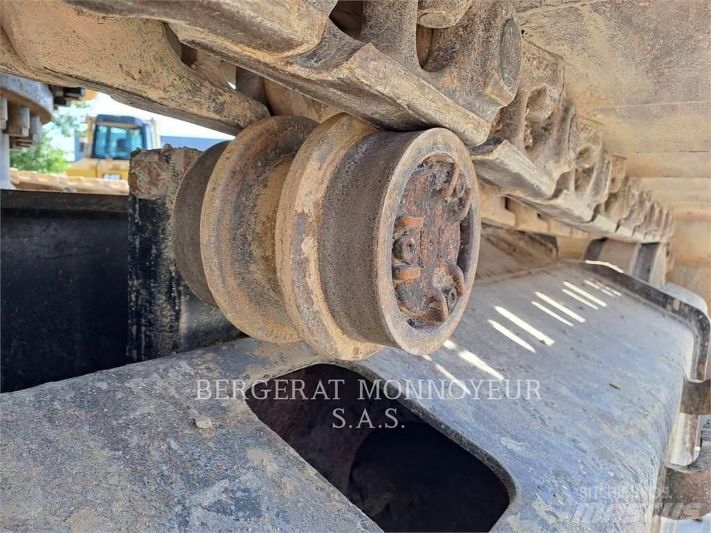 CAT 336 حفارات زحافة