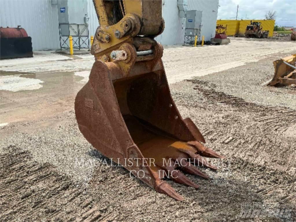 CAT 336 حفارات زحافة