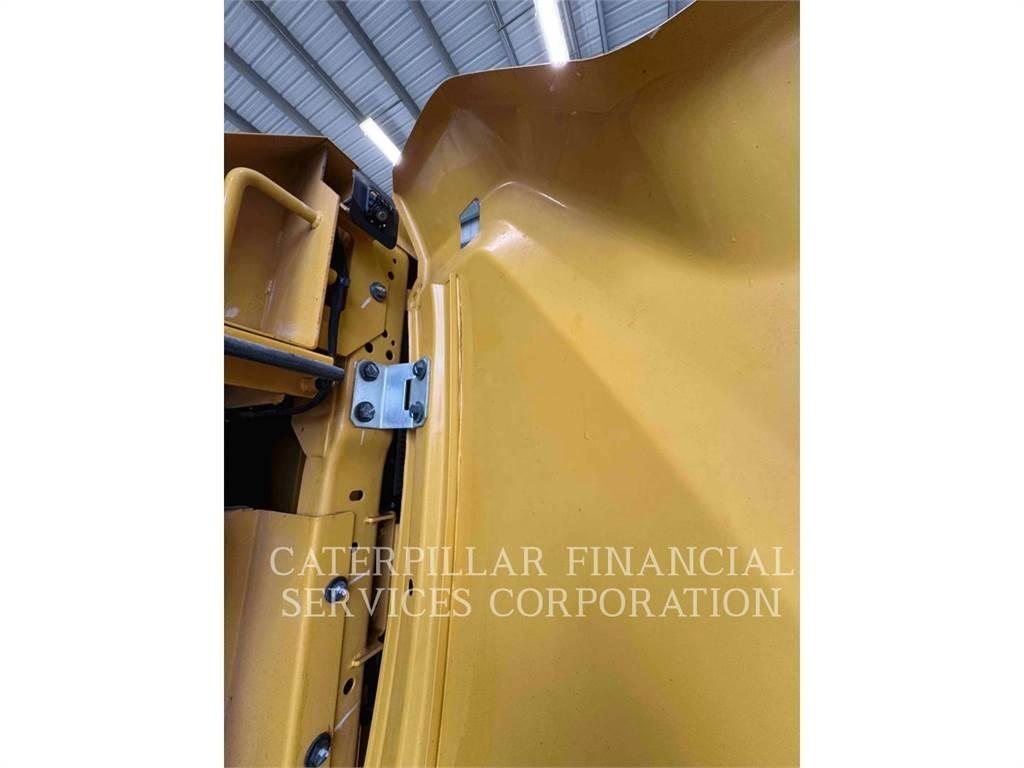 CAT 336-07 حفارات زحافة
