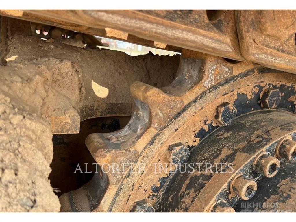 CAT 336-07 حفارات زحافة