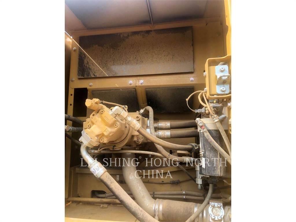 CAT 336-07 حفارات زحافة