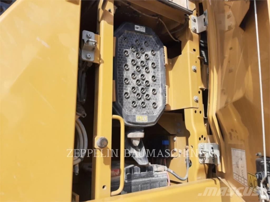 CAT 336-07B حفارات زحافة