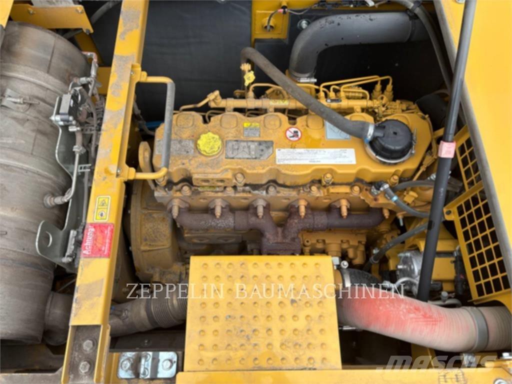 CAT 336-07C حفارات زحافة