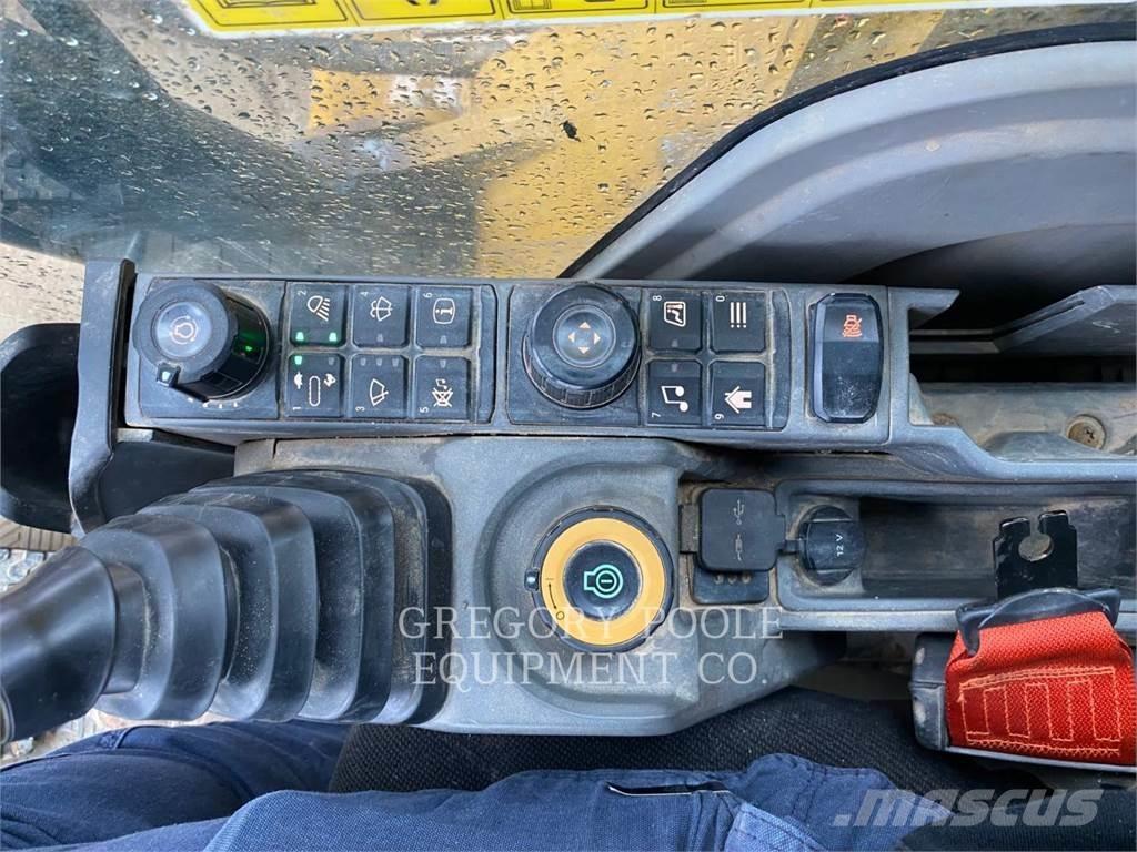 CAT 336-07GC حفارات زحافة