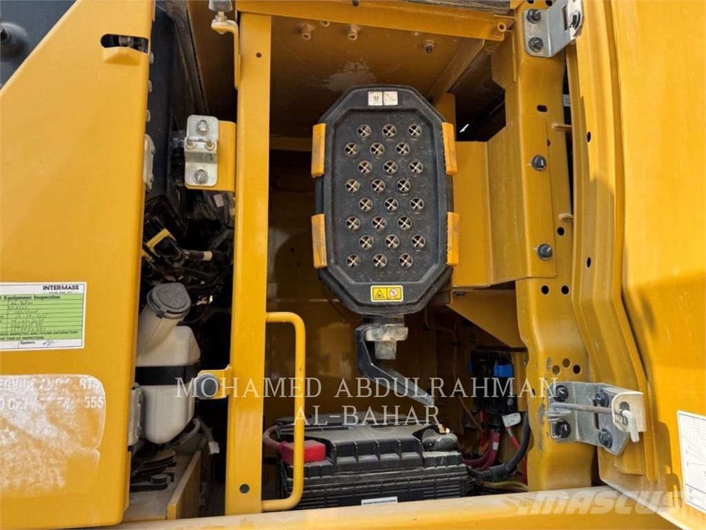 CAT 336-07GC حفارات زحافة