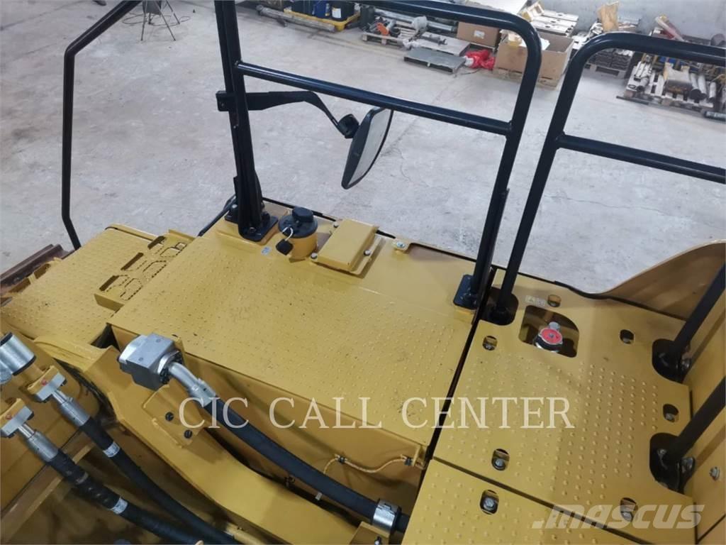 CAT 336-08 حفارات زحافة