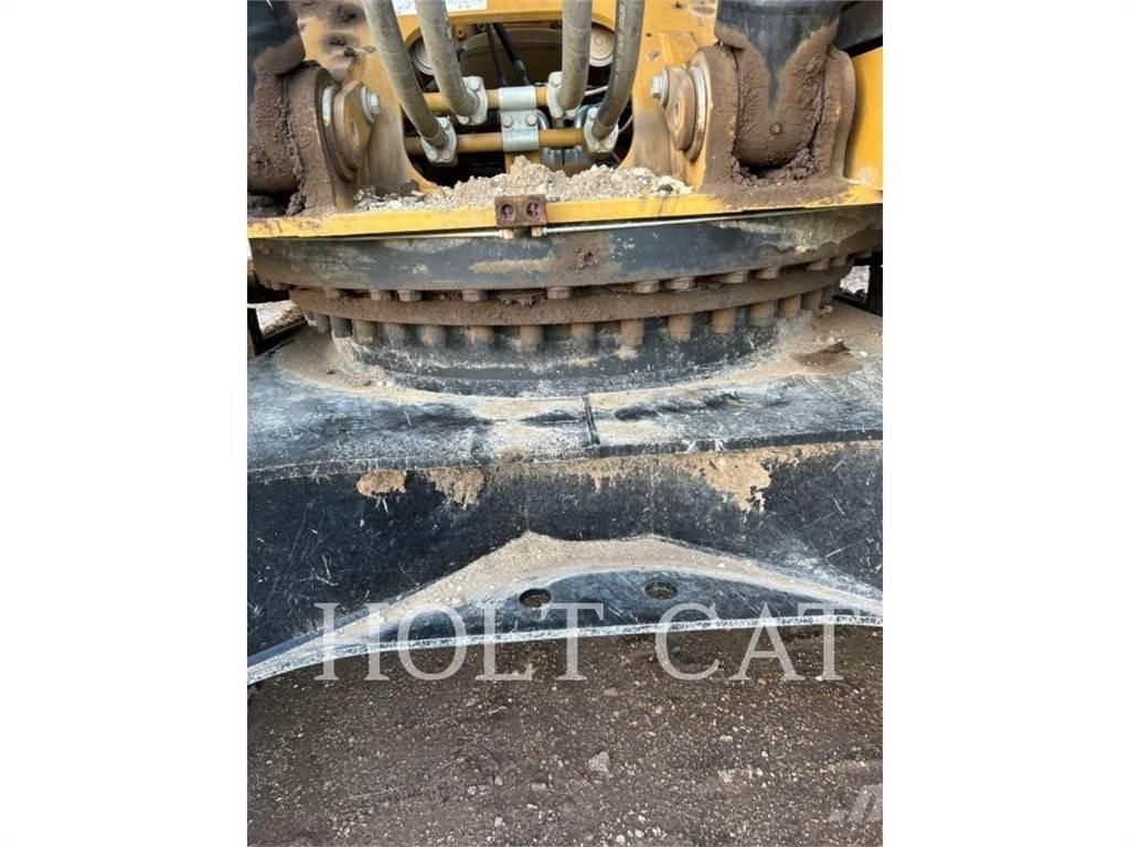 CAT 336 12 حفارات زحافة