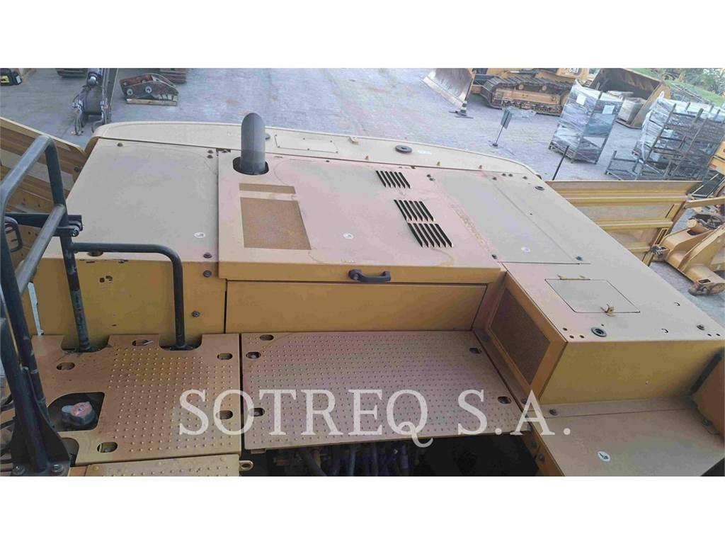 CAT 33607 حفارات زحافة
