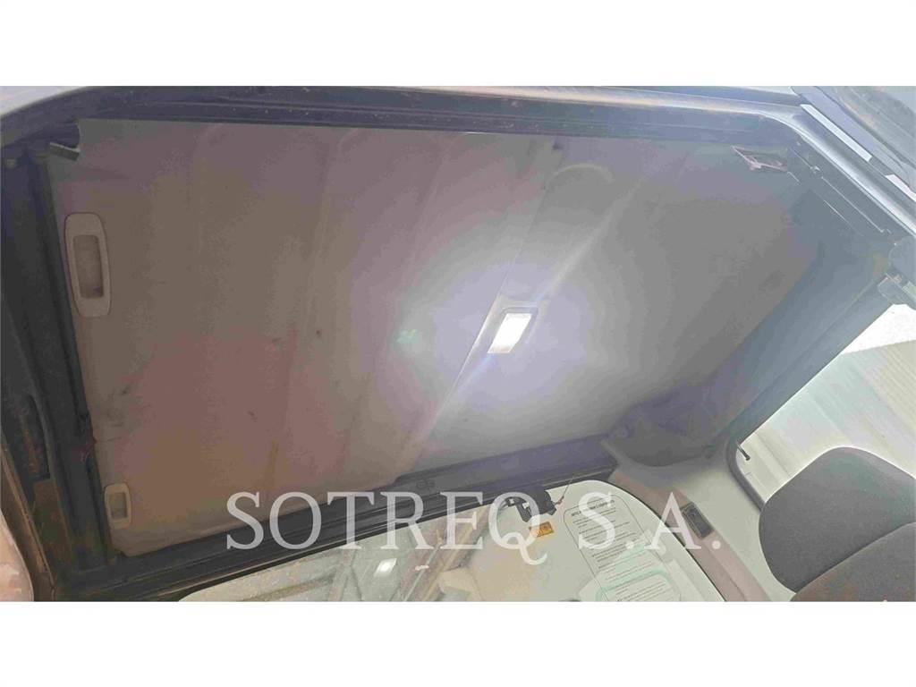 CAT 33607 حفارات زحافة